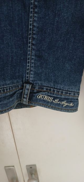 Cazadora vaquera Guess con encaje