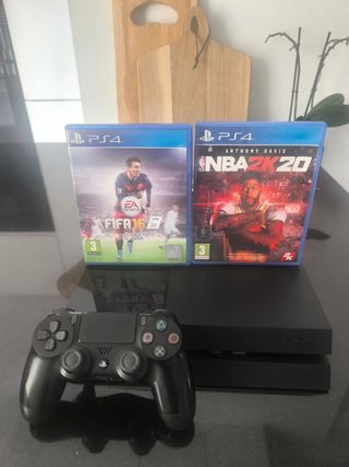 PS4 con 1 mando y 2 juegos