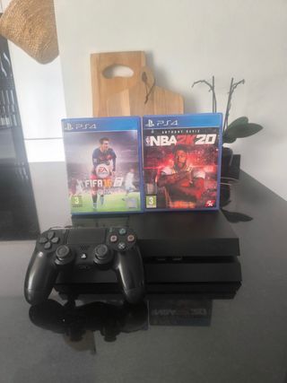 PS4 con 1 mando y 2 juegos