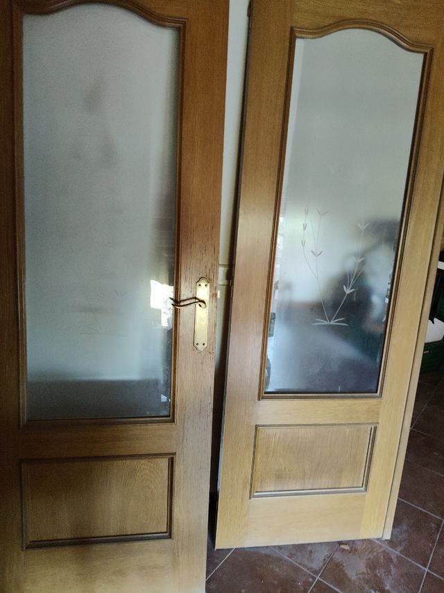 Puertas de roble macizo con cristal decorado