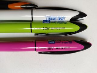 Lote 5 bolígrafos Uni-ball Air