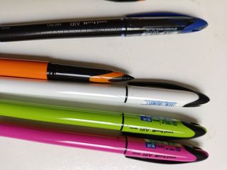 Lote 5 bolígrafos Uni-ball Air