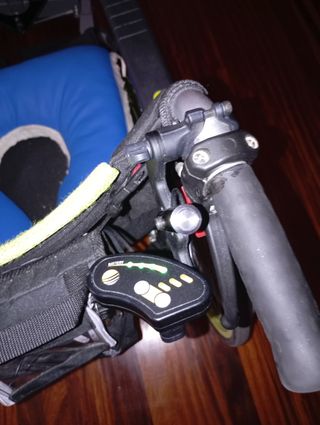 Silla de ruedas ligera con motor auxiliar eléctric