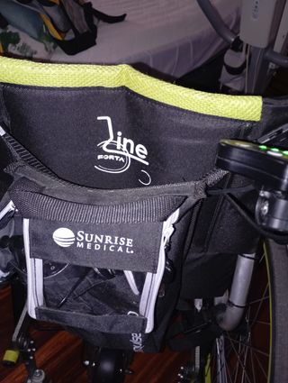 Silla de ruedas ligera con motor auxiliar eléctric