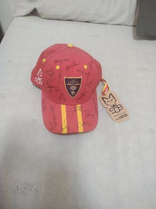 Cappellino Lecce autografato 2019