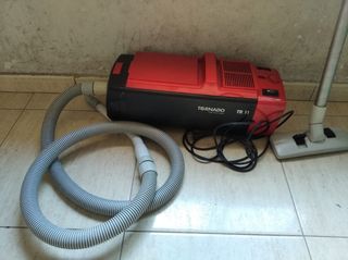 Aspiradora Tornado TR 11 Roja
