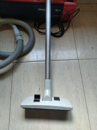 Aspiradora Tornado TR 11 Roja