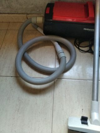 Aspiradora Tornado TR 11 Roja