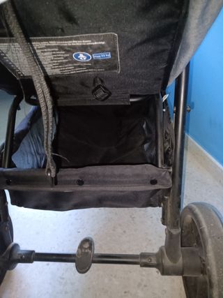 Carrito de bebé con capota y funda