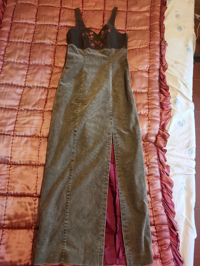 Abito tirolese marrone e rosa