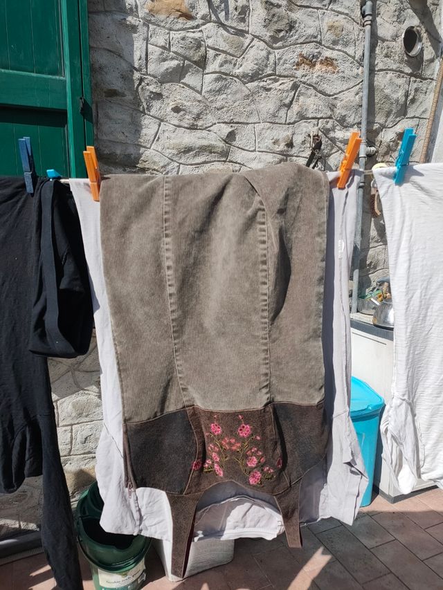 Abito tirolese marrone e rosa