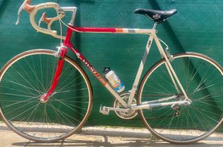 Bicicleta de carreras BH Vintage Retro Roja..