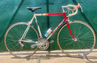 Bicicleta de carreras BH Vintage Retro Roja..