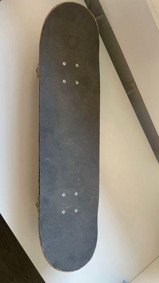 Skate con diseño de robot y avión