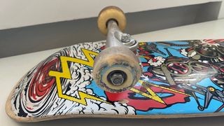 Skate con diseño de robot y avión