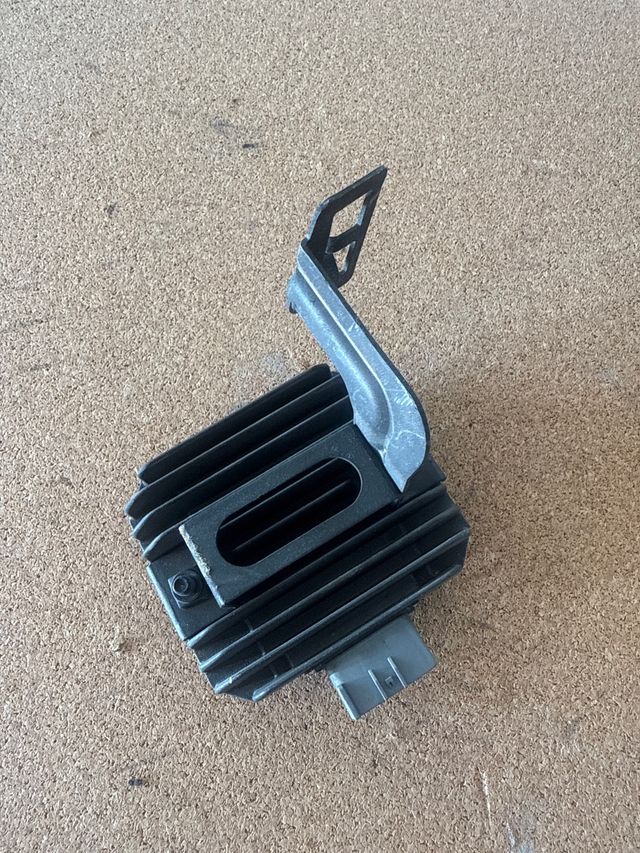 Regulador Corriente Suzuki Burgman