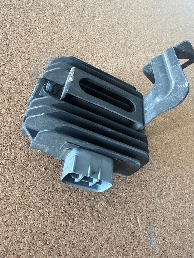 Regulador Corriente Suzuki Burgman
