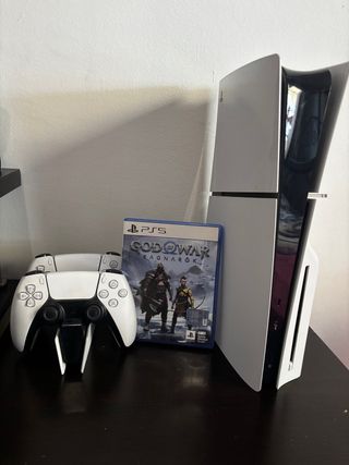 Playstation 5 con 2 Joysticks y Base de Carga