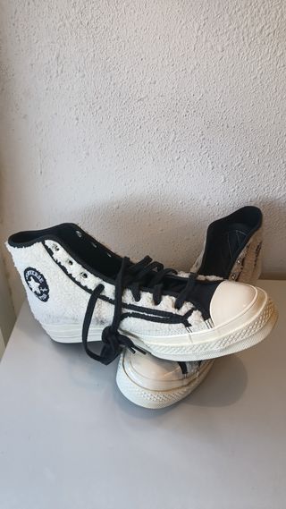Converse Chuck Taylor Edición Limitada con peluche