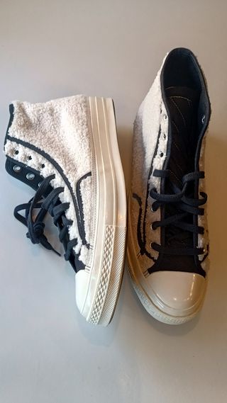 Converse Chuck Taylor Edición Limitada con peluche