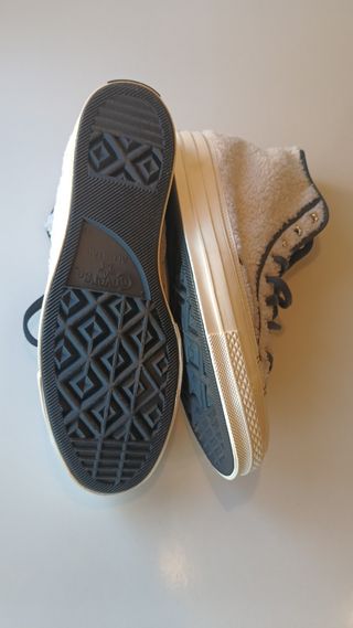 Converse Chuck Taylor Edición Limitada con peluche