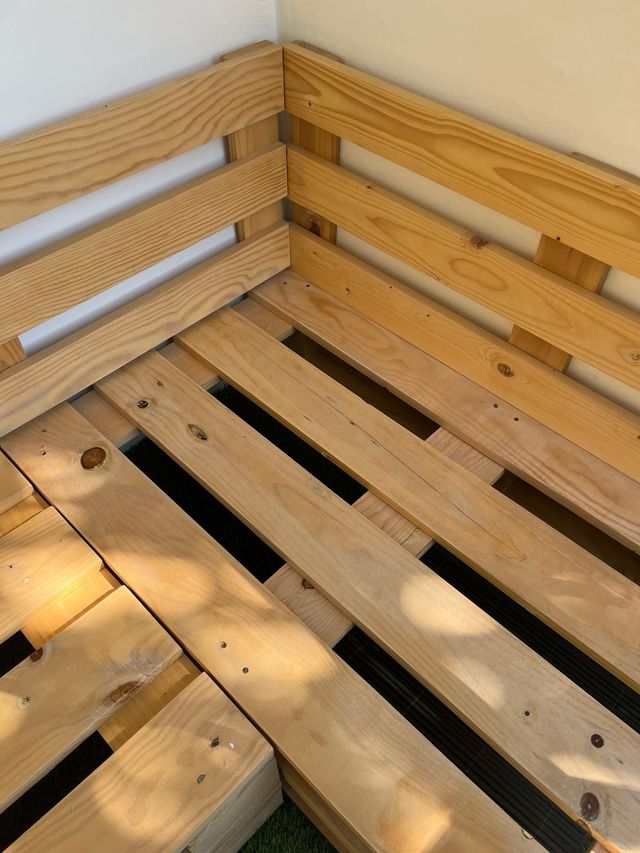 Conjunto de palets para terraza con cojines