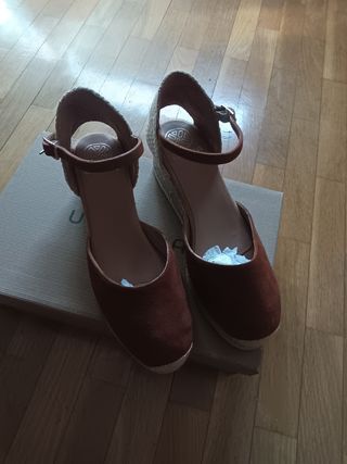 Sandalias Unisa serraje marrón mujer