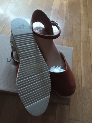 Sandalias Unisa serraje marrón mujer