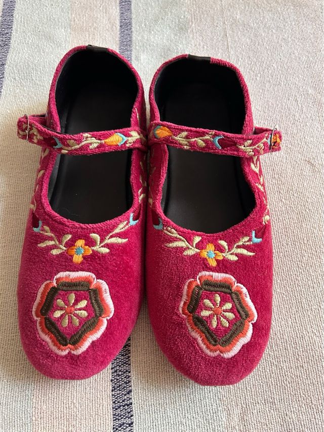 Merceditas terciopelo bordadas T.37