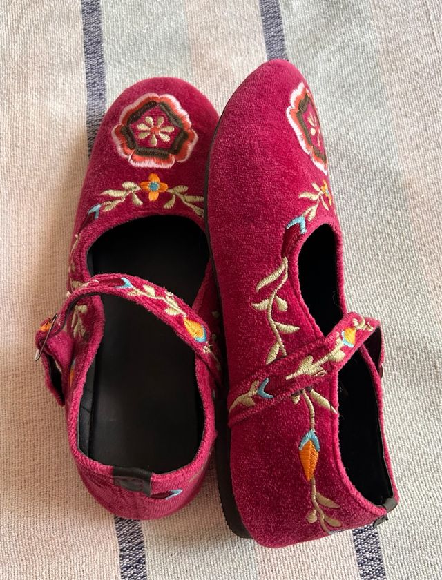 Merceditas terciopelo bordadas T.37