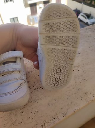 Scarpe Adidas bambina misura 21