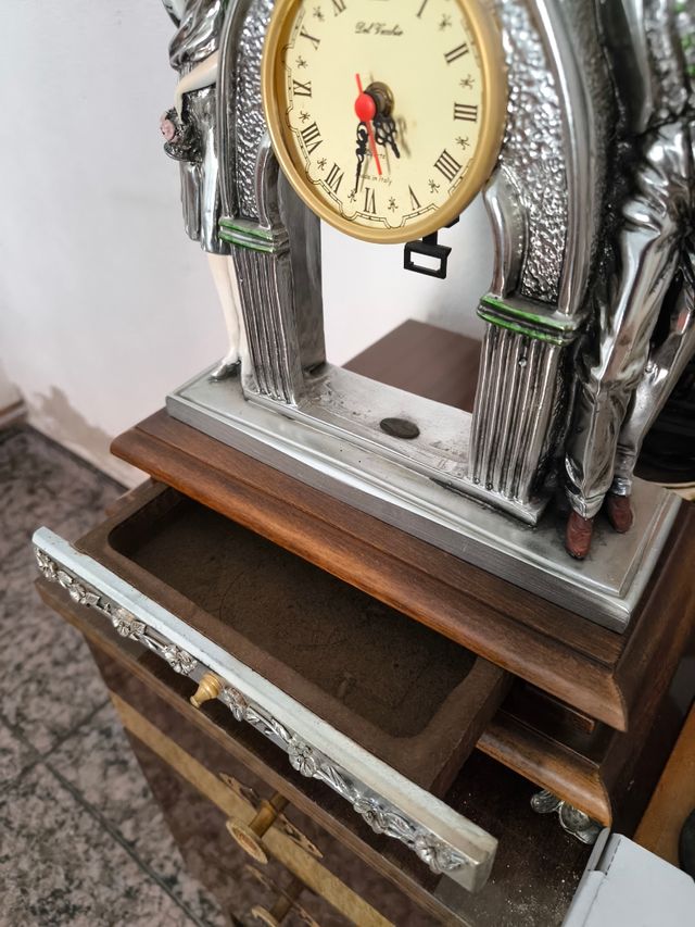 Reloj Vintage con Cajón
