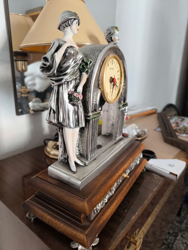 Reloj Vintage con Cajón
