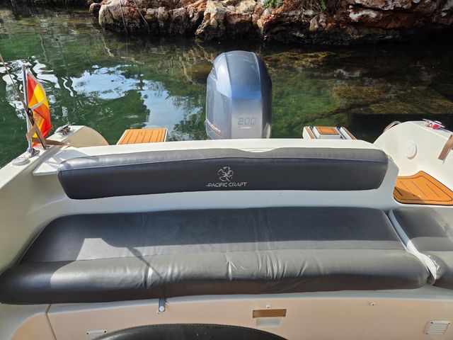 PACIFIC CRAFT 670 200CV