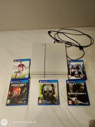 PS4 Blanca + 5 Juegos