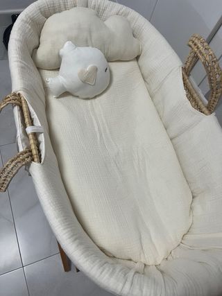 Mini cuna de ratán para bebé