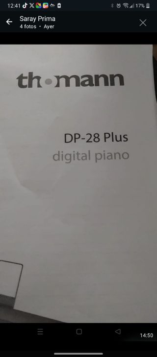 Piano digital con auriculares