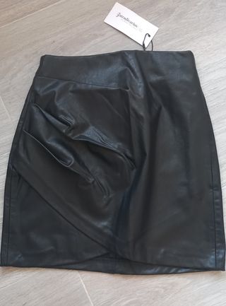 Falda polipiel Stradivarius Talla 32