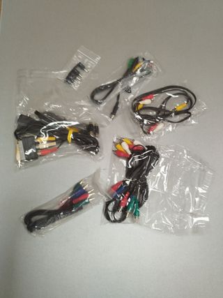 Amplificador y altavoces con conectores