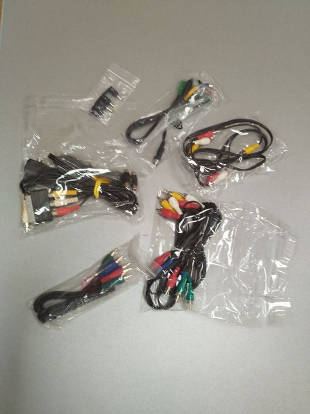 Amplificador y altavoces con conectores