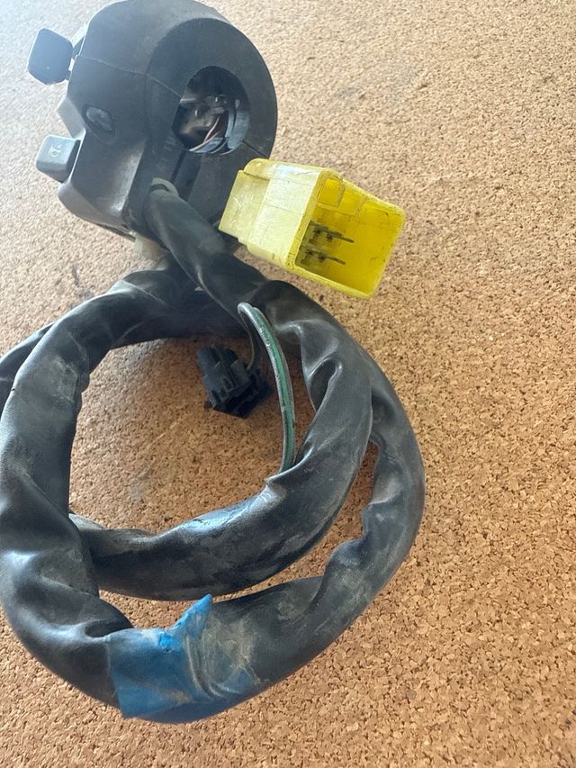 Piña luces Suzuki Burgman Izquierda