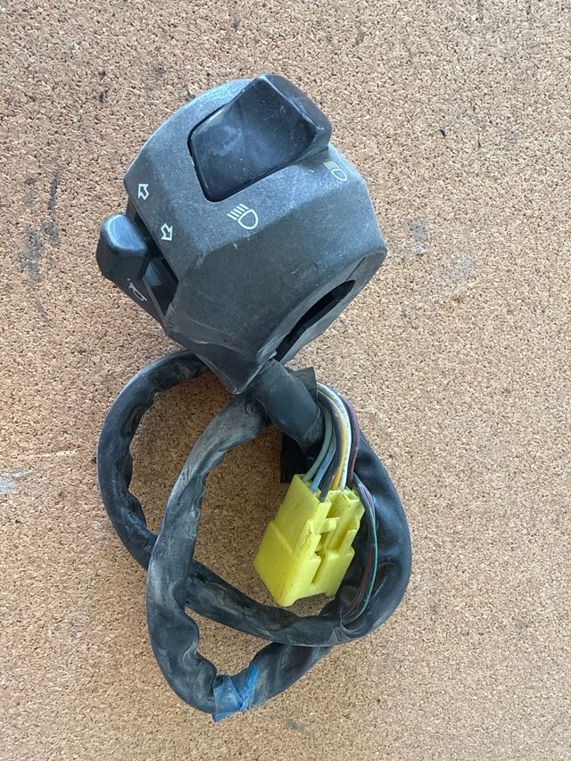 Piña luces Suzuki Burgman Izquierda