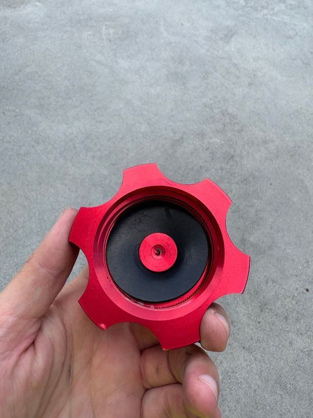 Tapón depósito moto/quad rojo