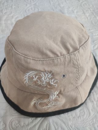 Gorra Quiksilver Beige filo negro y Dragón Blanco