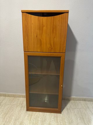 Cantinetta per vino in legno e vetro