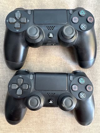 PS4 Slim Negra + 2 Mandos + 10 Juegos