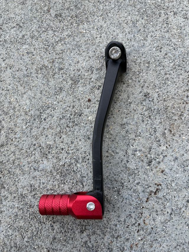 Pata de cambio moto/quad negra y roja