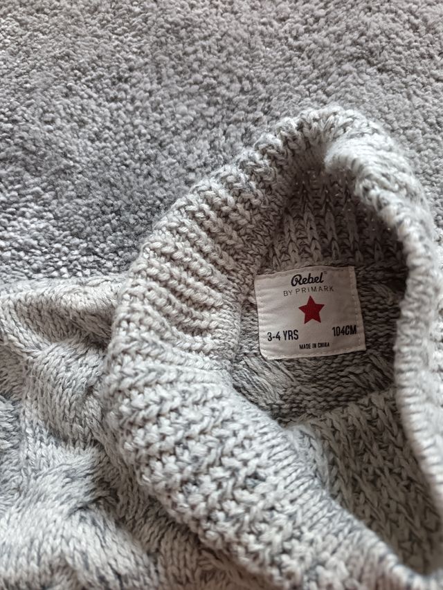 Jersey de punto grueso cuello alto 4 años