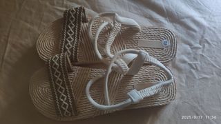 Chanclas de esparto y tiras blancas