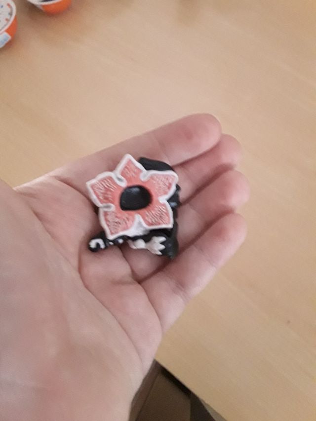 Figuras Stranger Things Kinder Joy